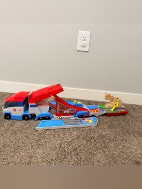 Paw Patrol Launch ’N Haul Paw Patroller Transforming 2-in-1 Track Set